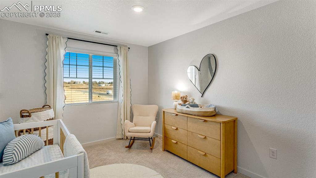 Image 19 of 34: Bedroom