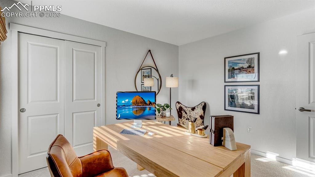 Image 22 of 34: Office