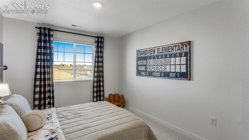 Image 25 of 34: Bedroom