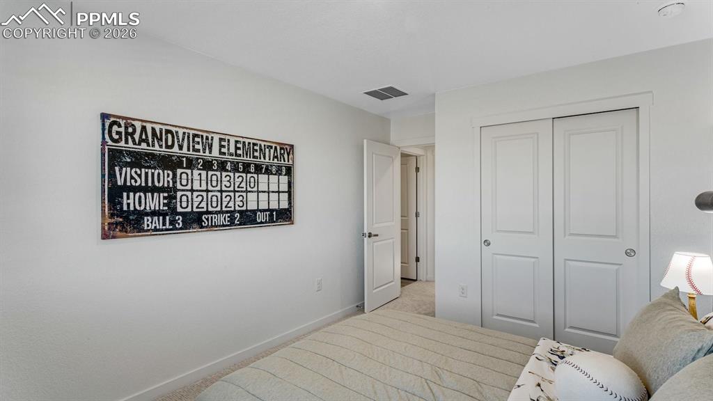 Image 26 of 34: Bedroom