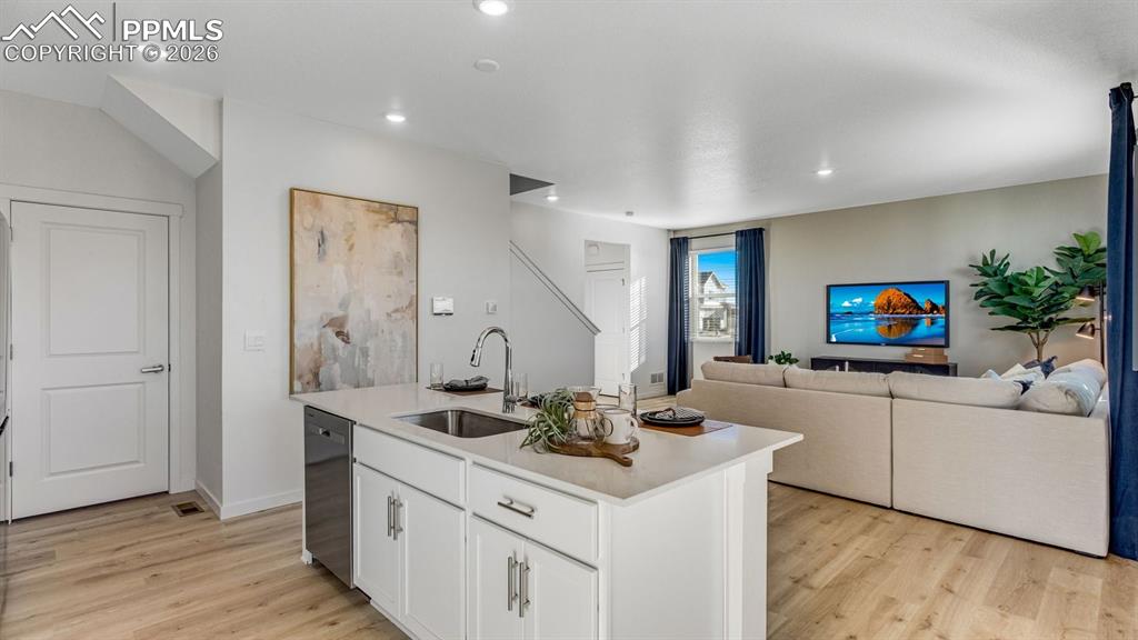 Image 8 of 34: Kitchen