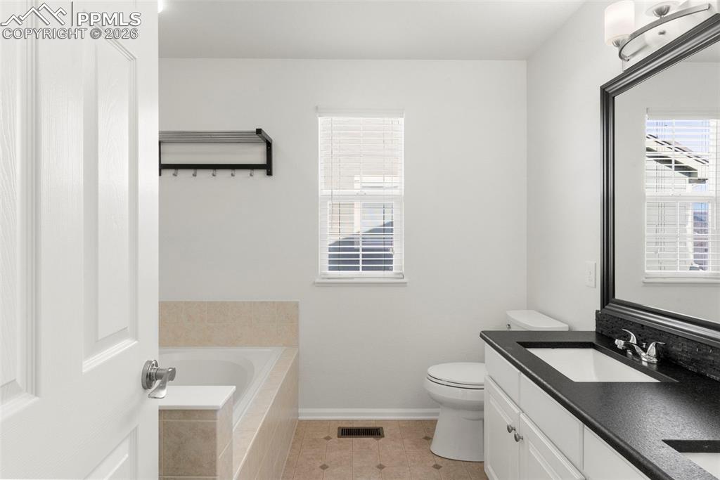 Image 14 of 22: Bathroom