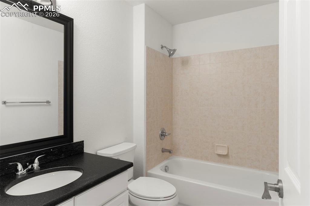 Image 16 of 22: Bathroom