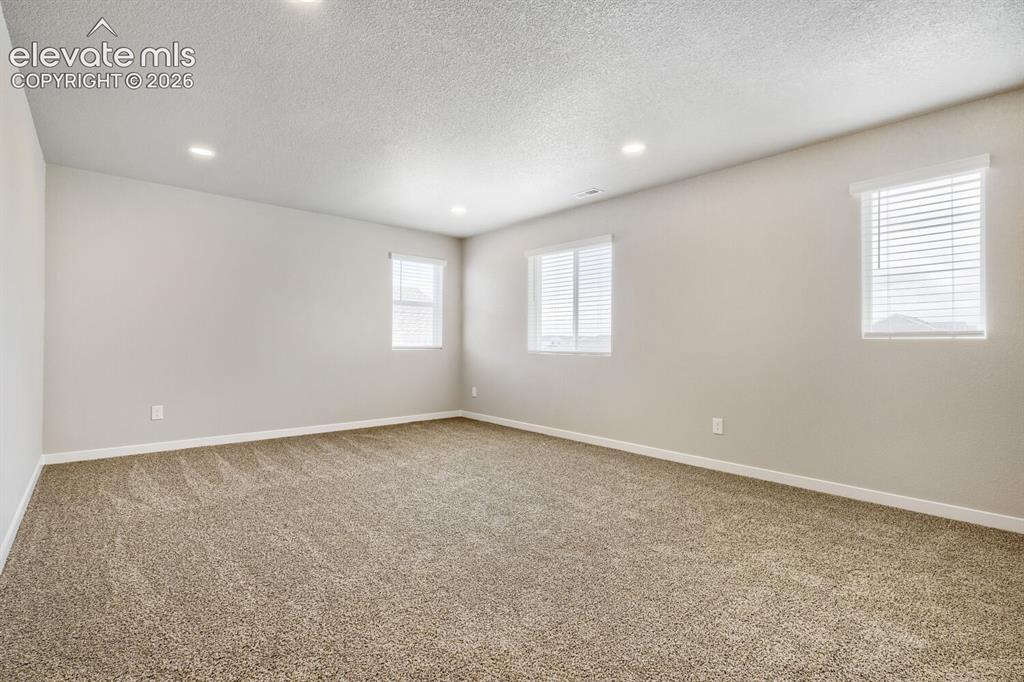 Image 14 of 31: Loft