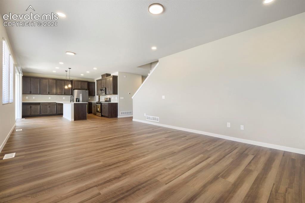 Image 6 of 31: Living Room
