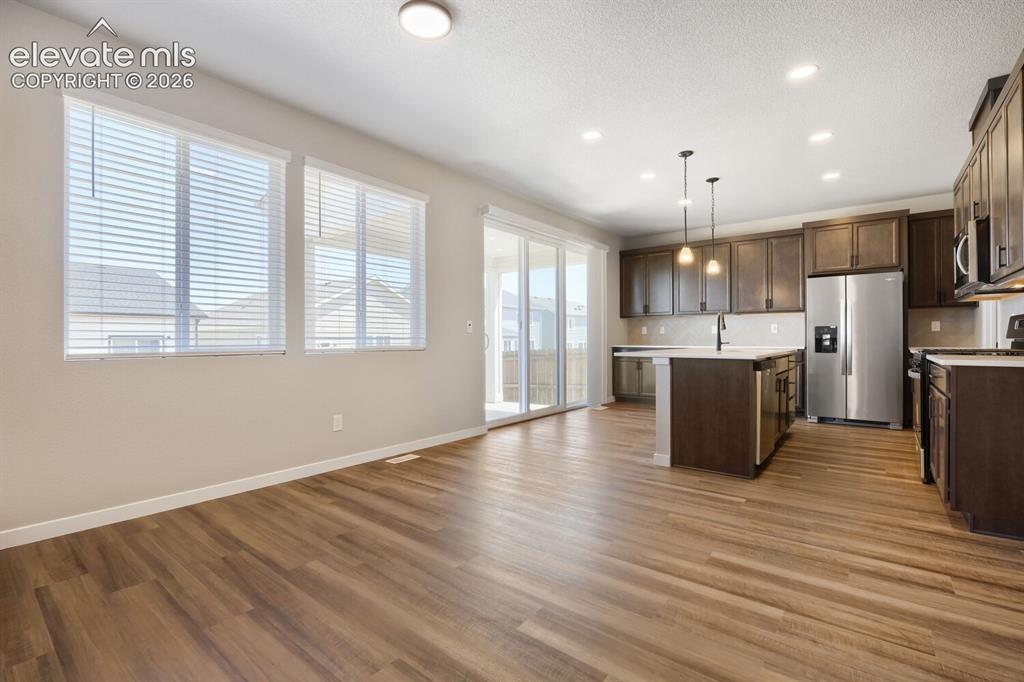 Image 7 of 31: Dining Area