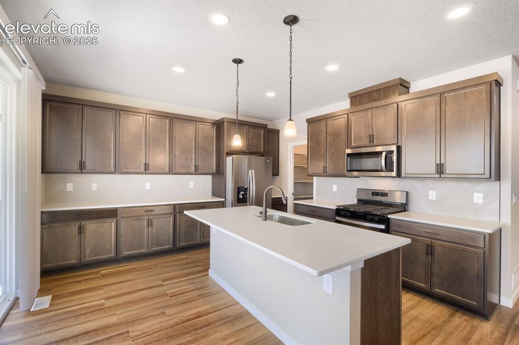 Image 8 of 31: Kitchen