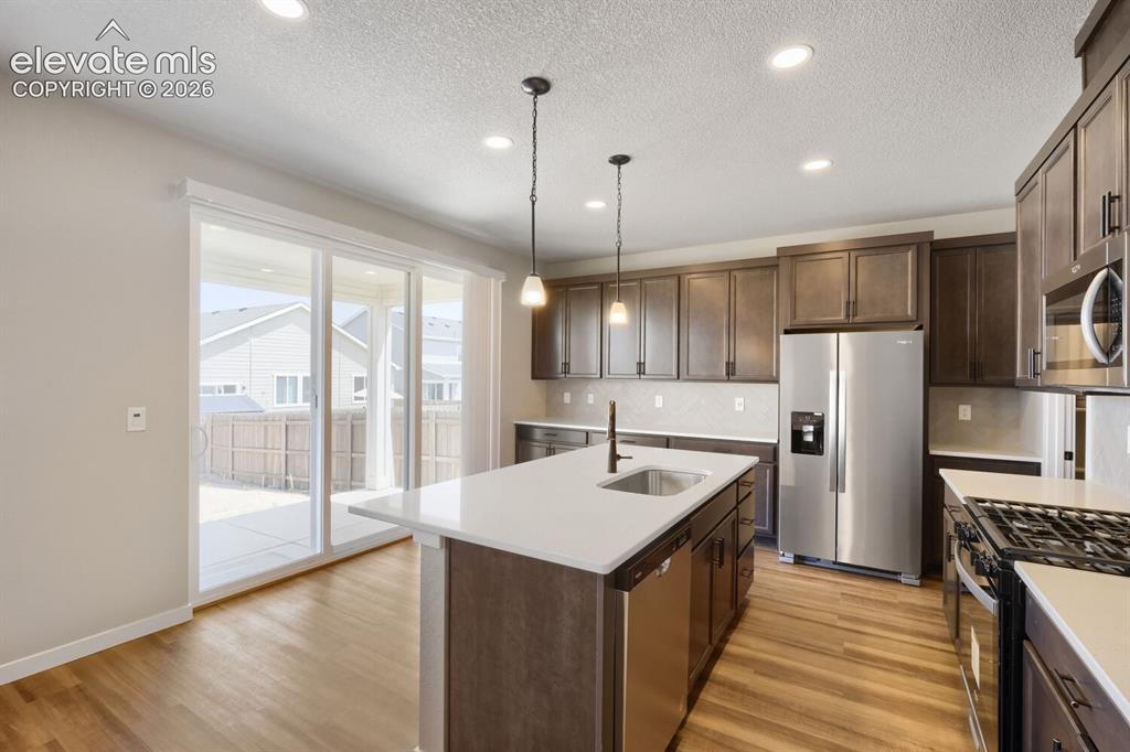 Image 9 of 31: Kitchen