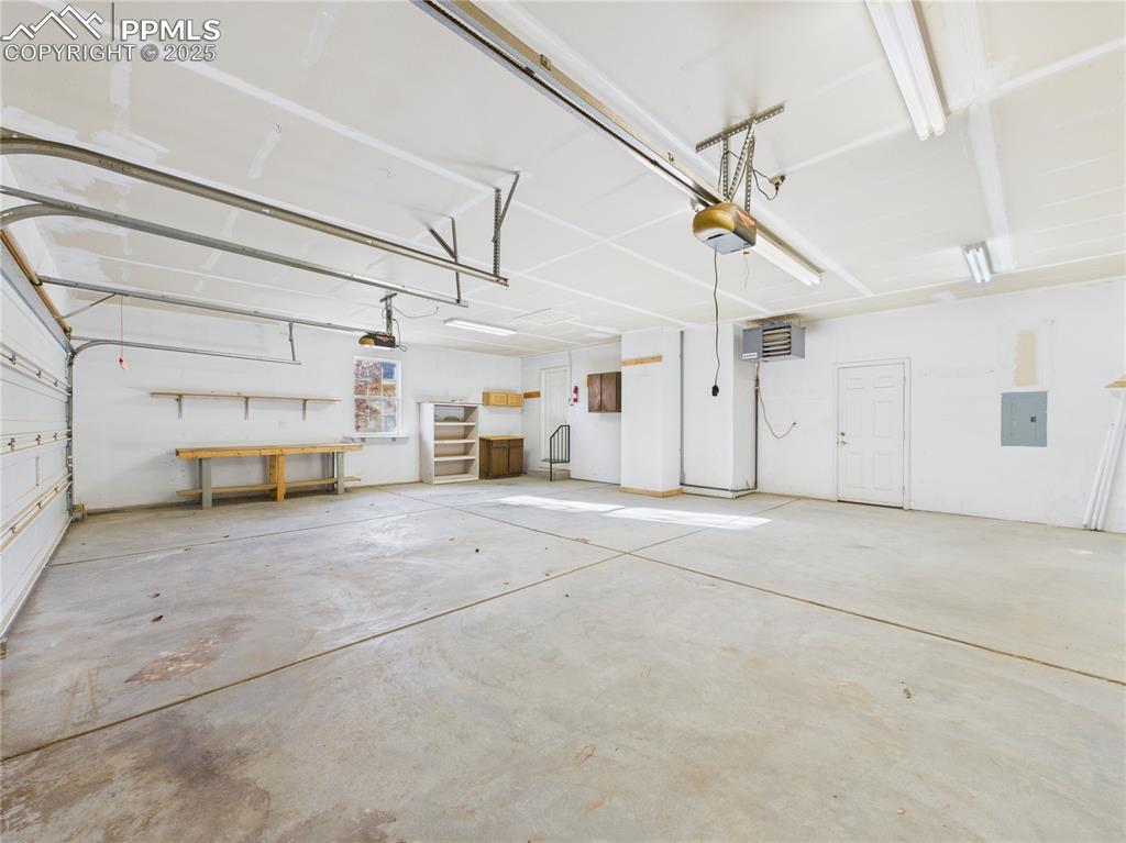 Image 12 of 38: Garage