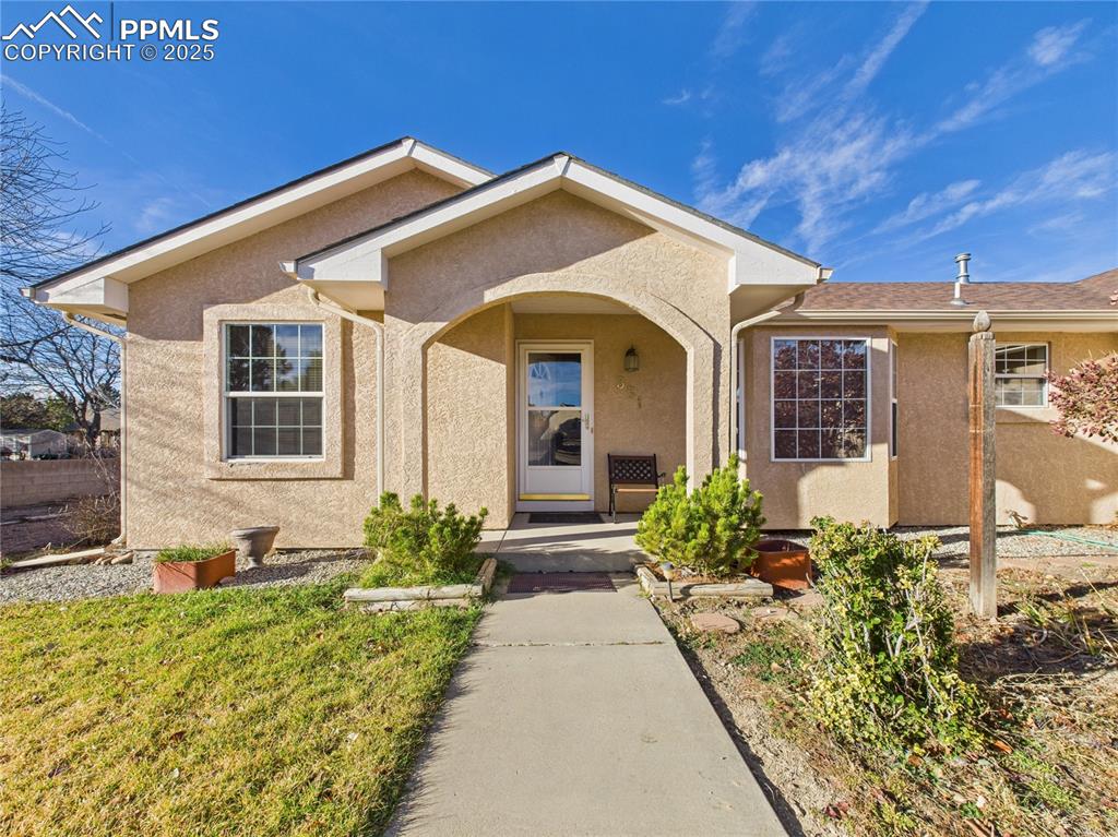 Image 4 of 38: Entry