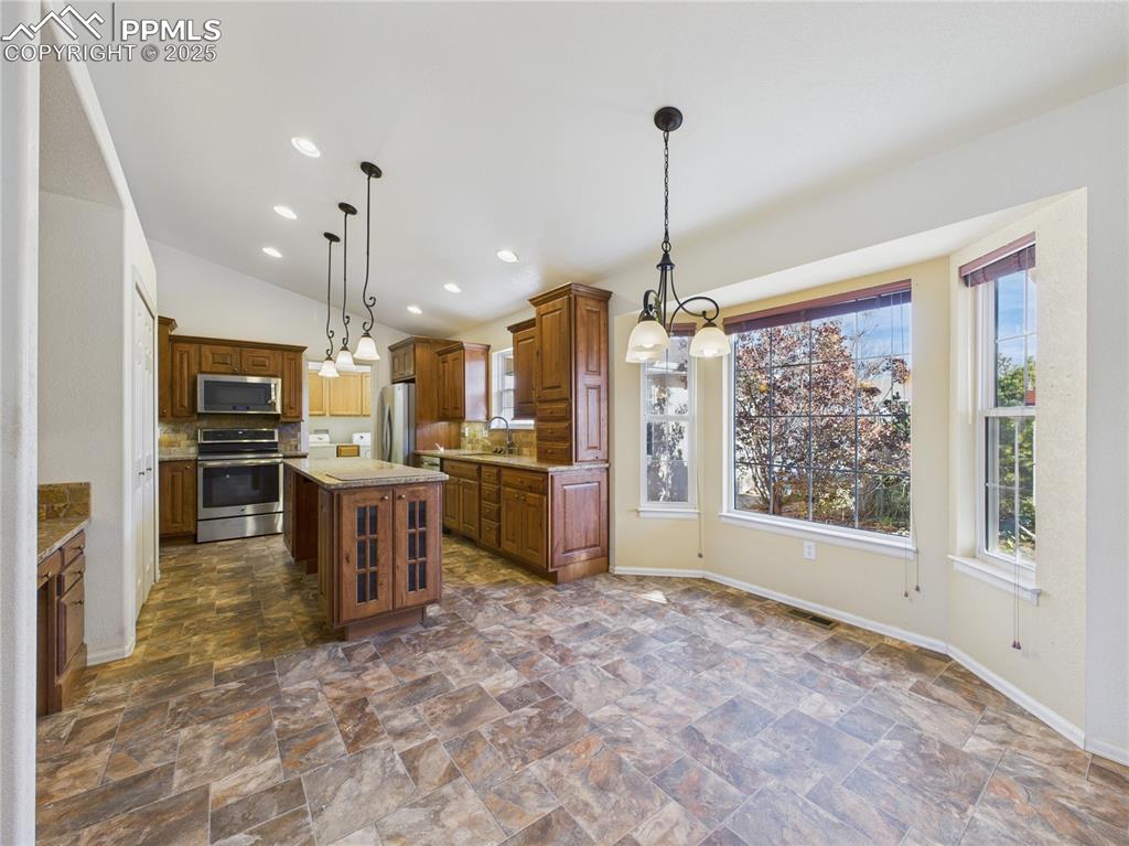 Image 7 of 38: Kitchen