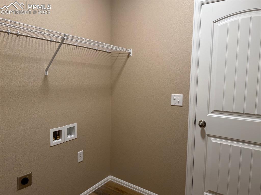 Image 10 of 20: Laundry