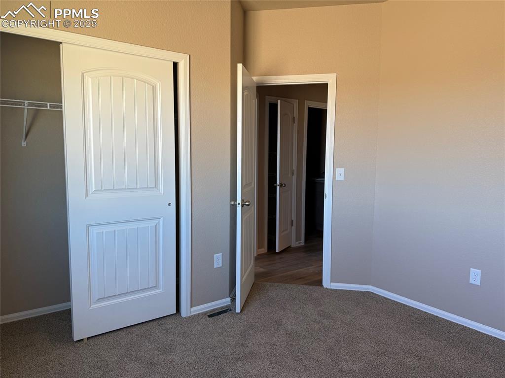 Image 13 of 20: Bedroom