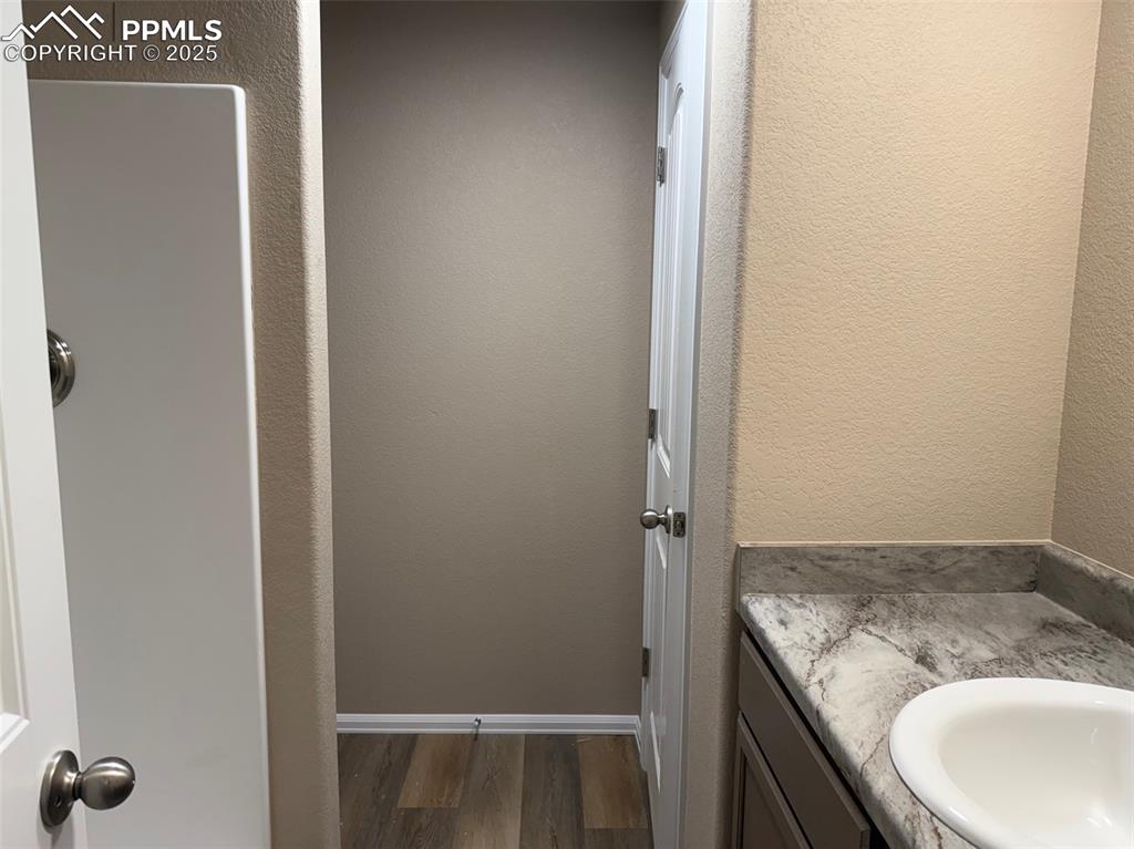 Image 19 of 20: Bathroom