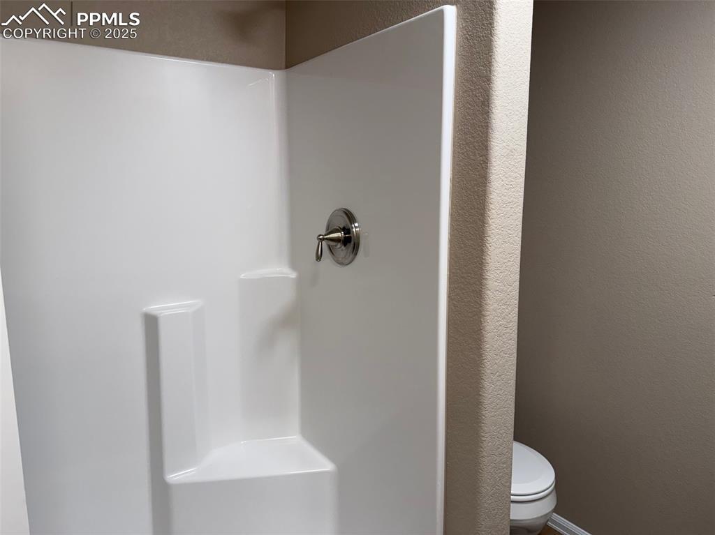 Image 20 of 20: Bathroom