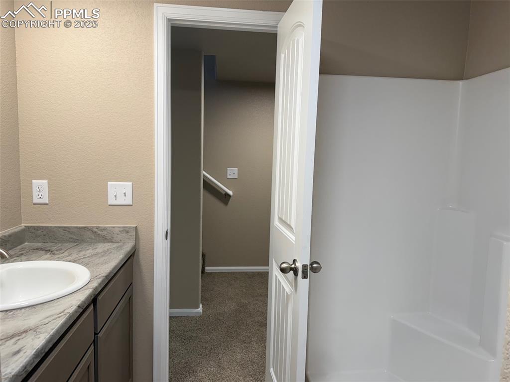 Image 23 of 26: Bathroom