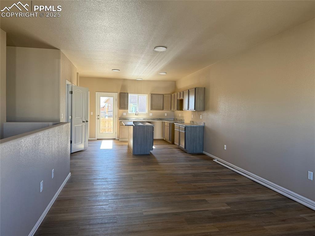 Image 3 of 20: Kitchen