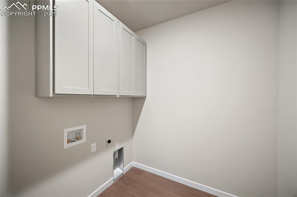 Image 11 of 40: Laundry