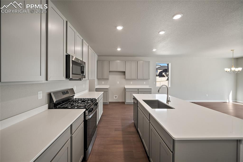 Image 13 of 40: Kitchen