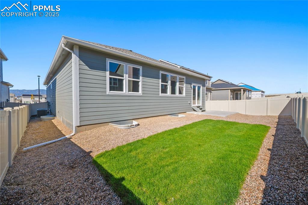 Image 40 of 40: Back of Structure