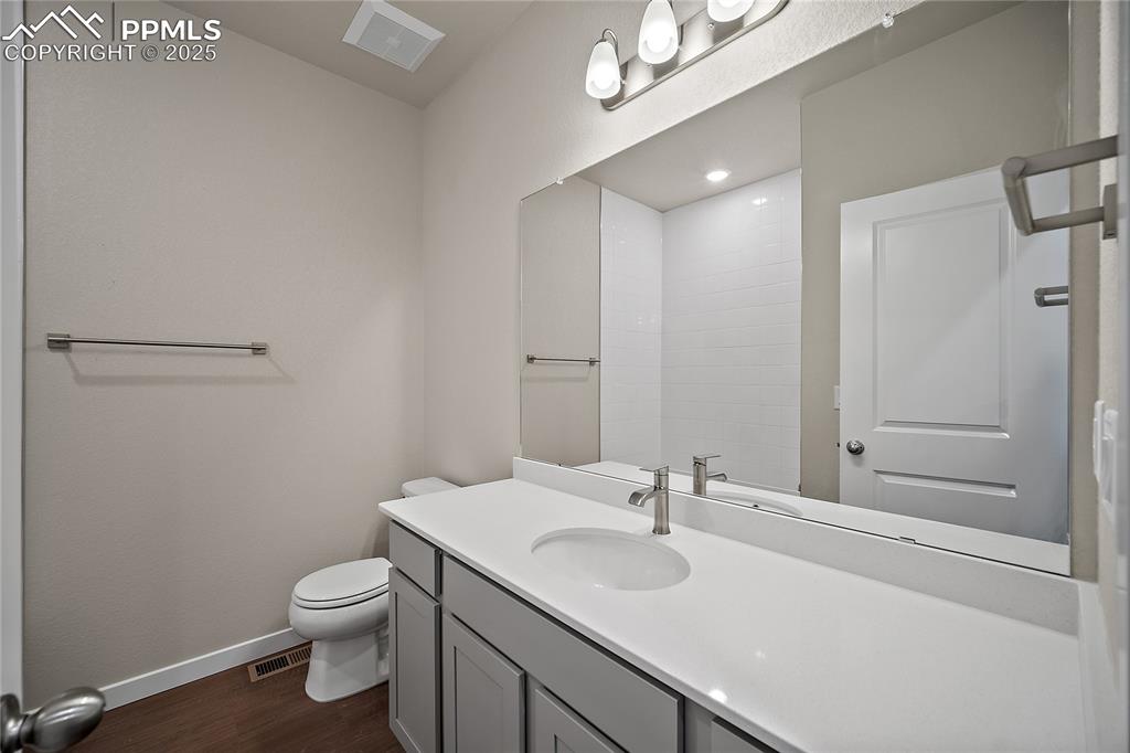 Image 8 of 40: Bathroom