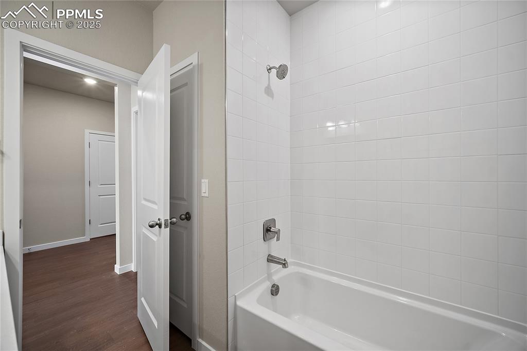 Image 9 of 40: Bathroom