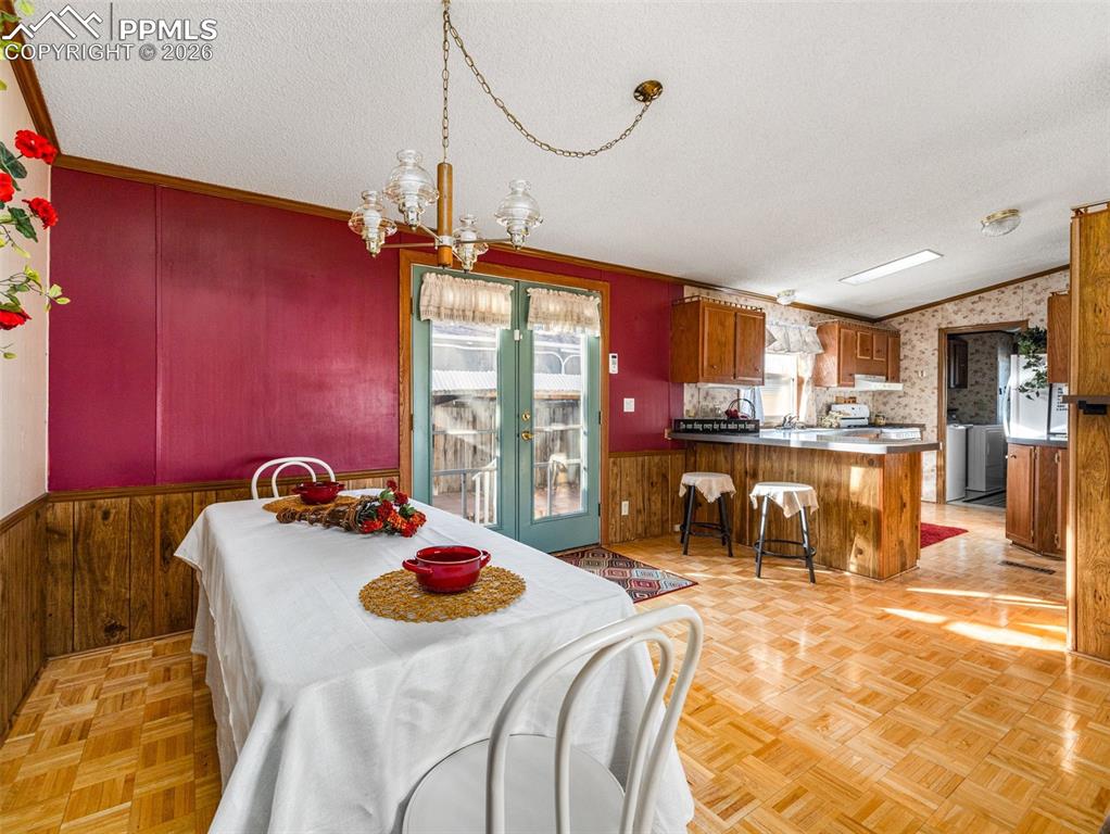 Image 15 of 26: Dining Area