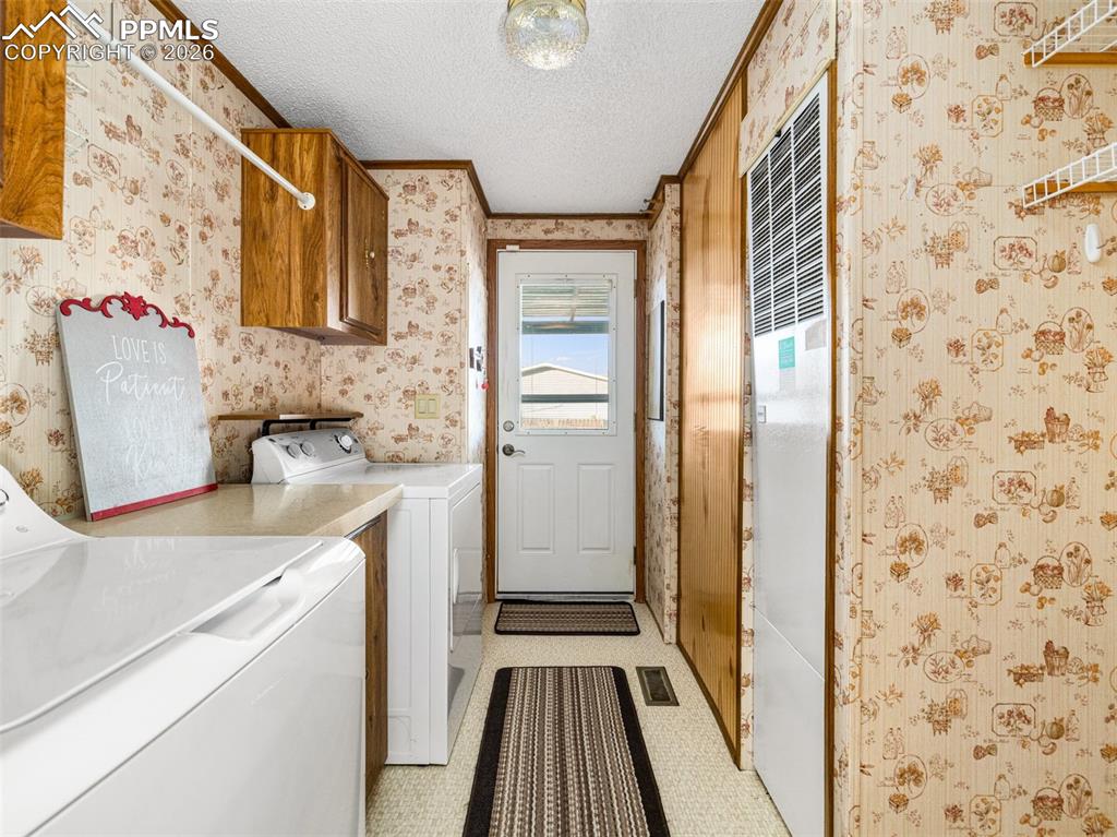 Image 17 of 26: Laundry