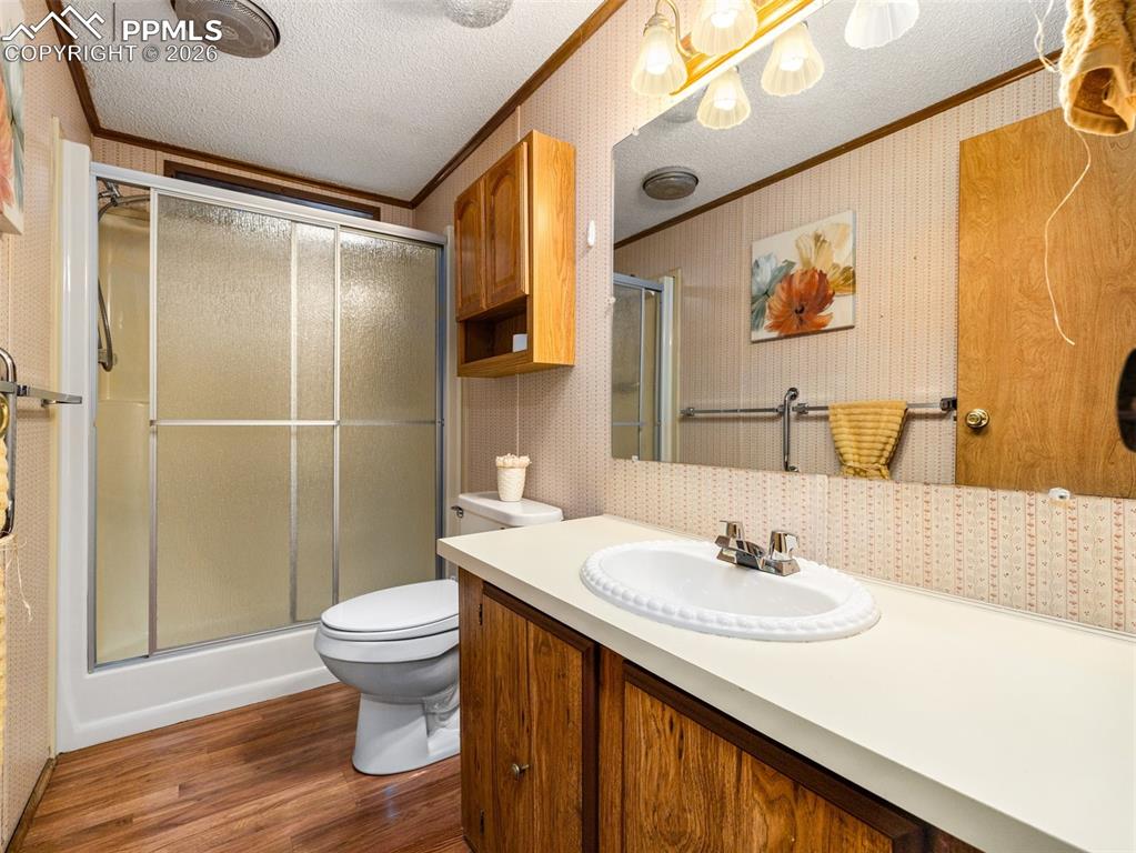 Image 18 of 26: Bathroom