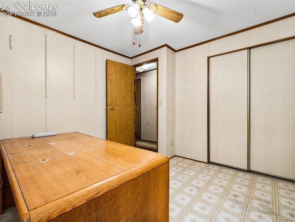 Image 20 of 26: Office