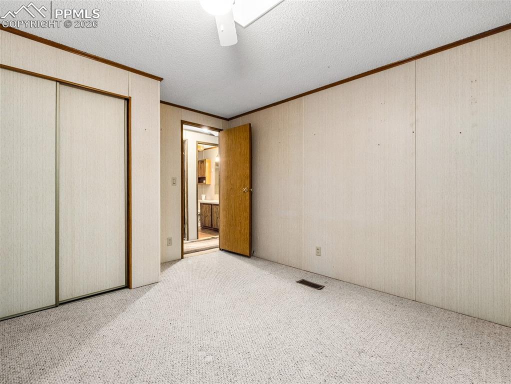 Image 22 of 26: Bedroom