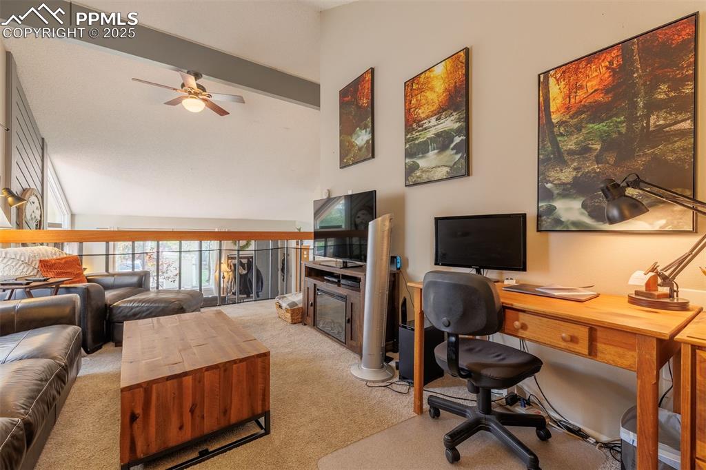 Image 11 of 15: Family Room
