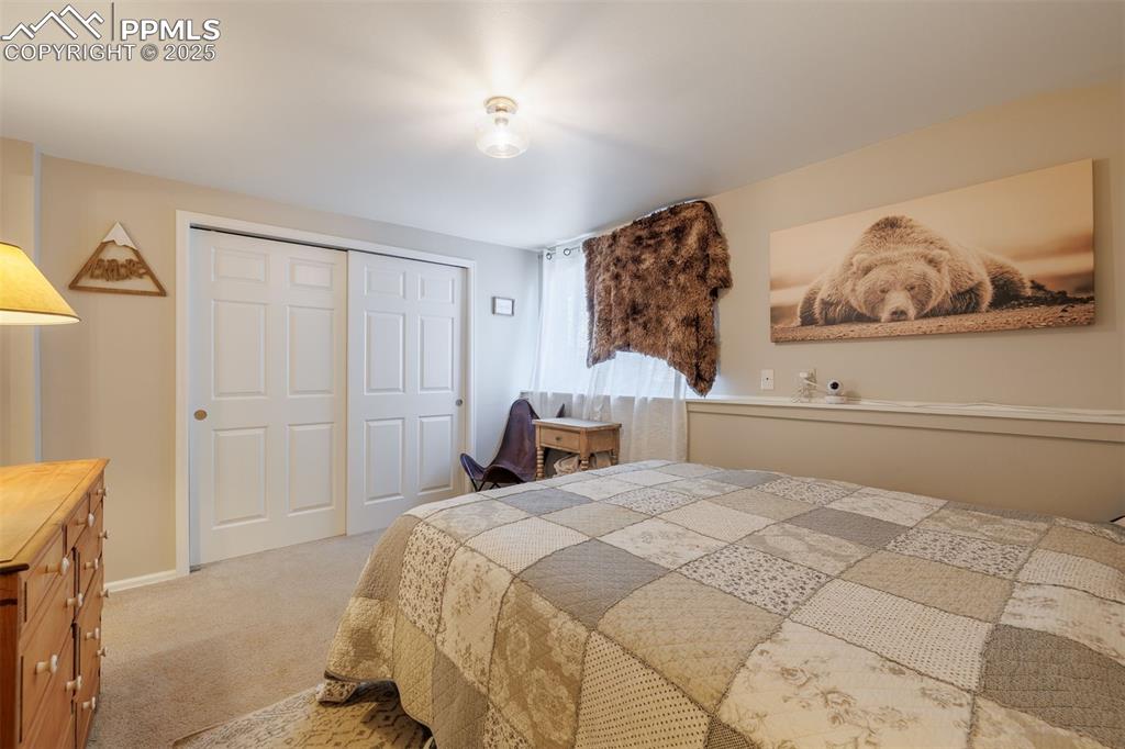 Image 12 of 15: Bedroom
