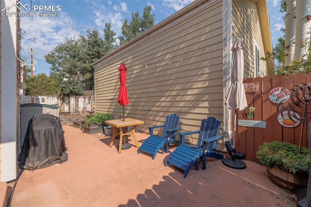 Image 15 of 15: Patio
