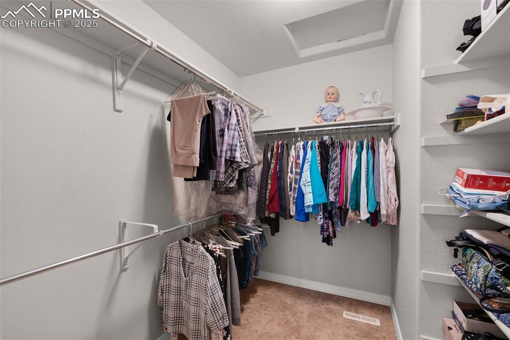 Image 25 of 50: 10 x 7 Walk In Closet