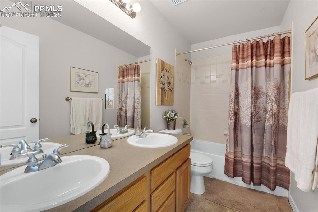 Image 29 of 50: Upper Level Full Bath