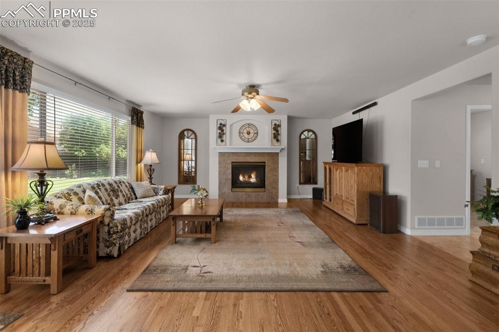 Image 8 of 50: Open Concept
