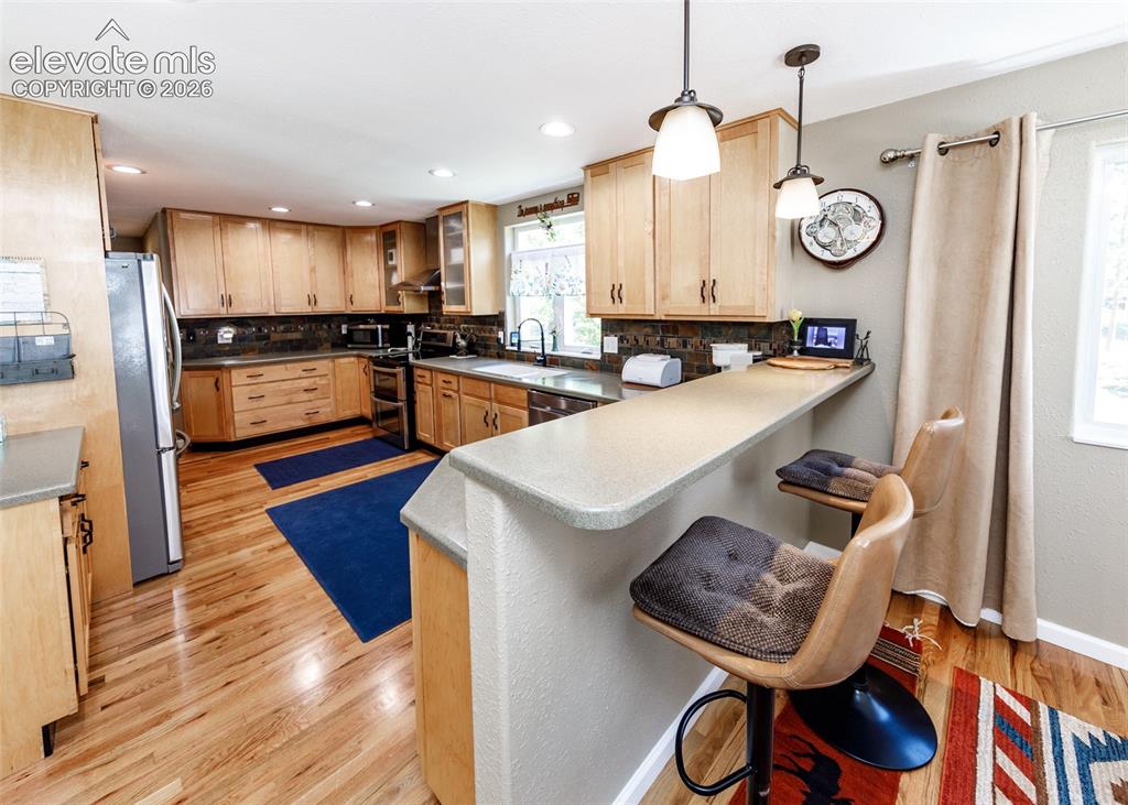 Image 10 of 34: Kitchen