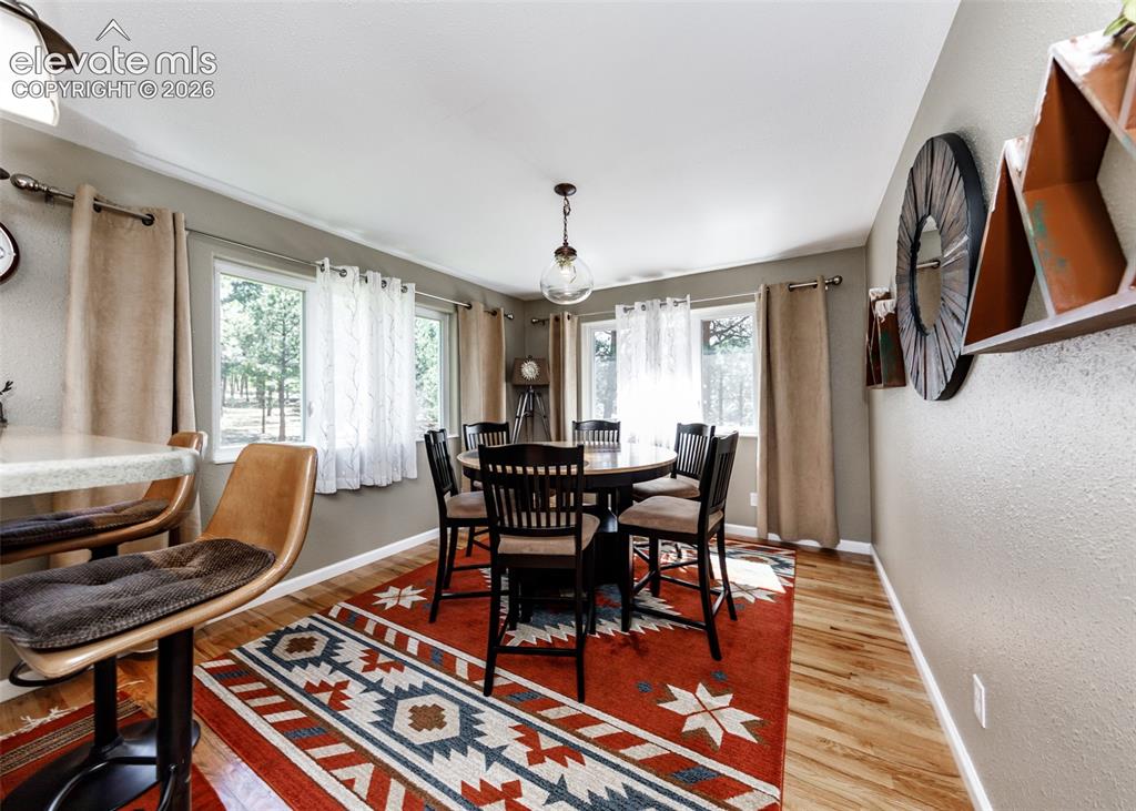 Image 11 of 34: Dining Area