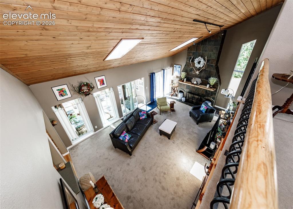 Image 17 of 34: Loft