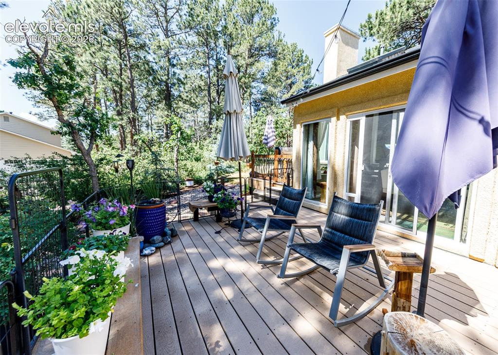 Image 32 of 34: Deck