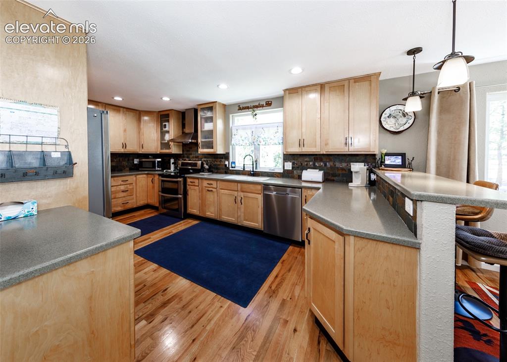 Image 8 of 34: Kitchen