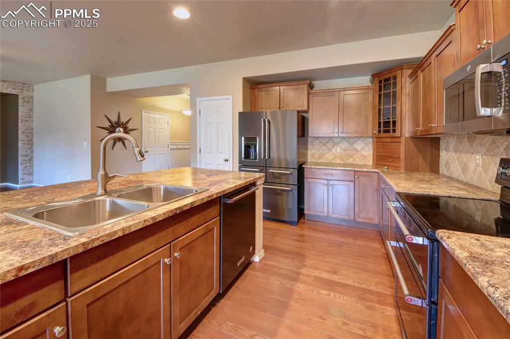 Image 8 of 34: Kitchen