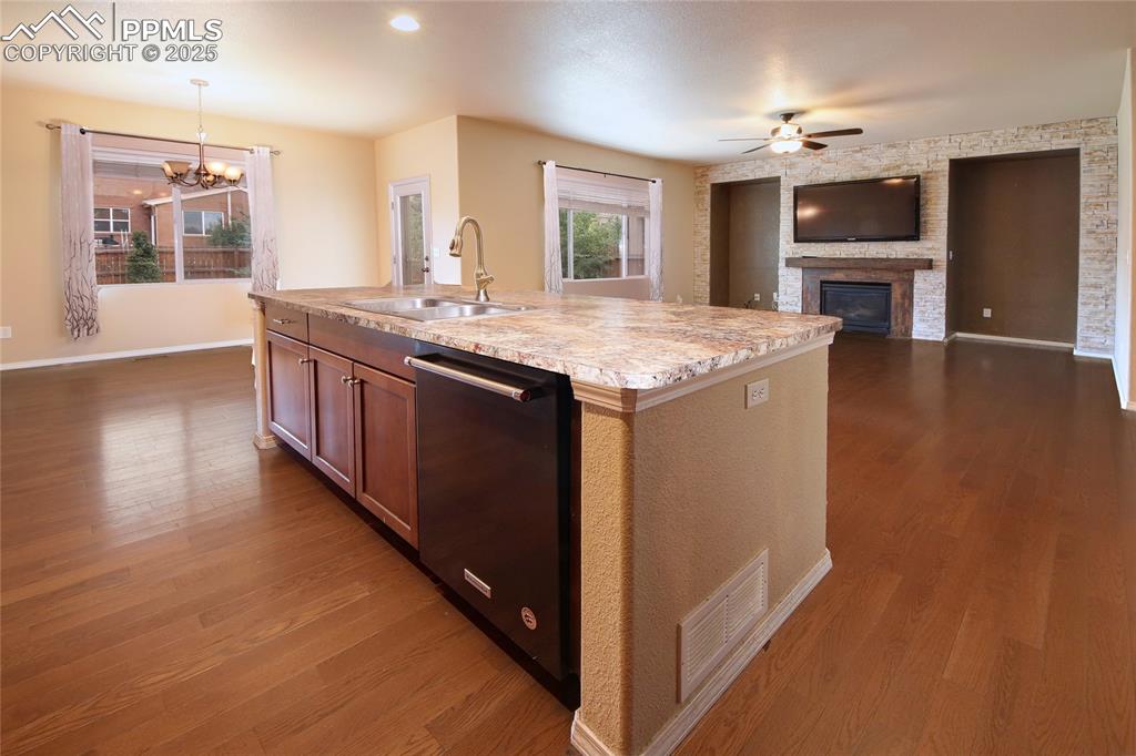 Image 9 of 34: Kitchen