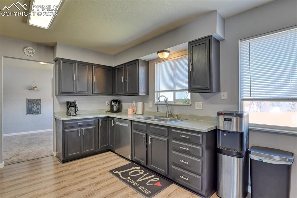 Image 14 of 49: Kitchen