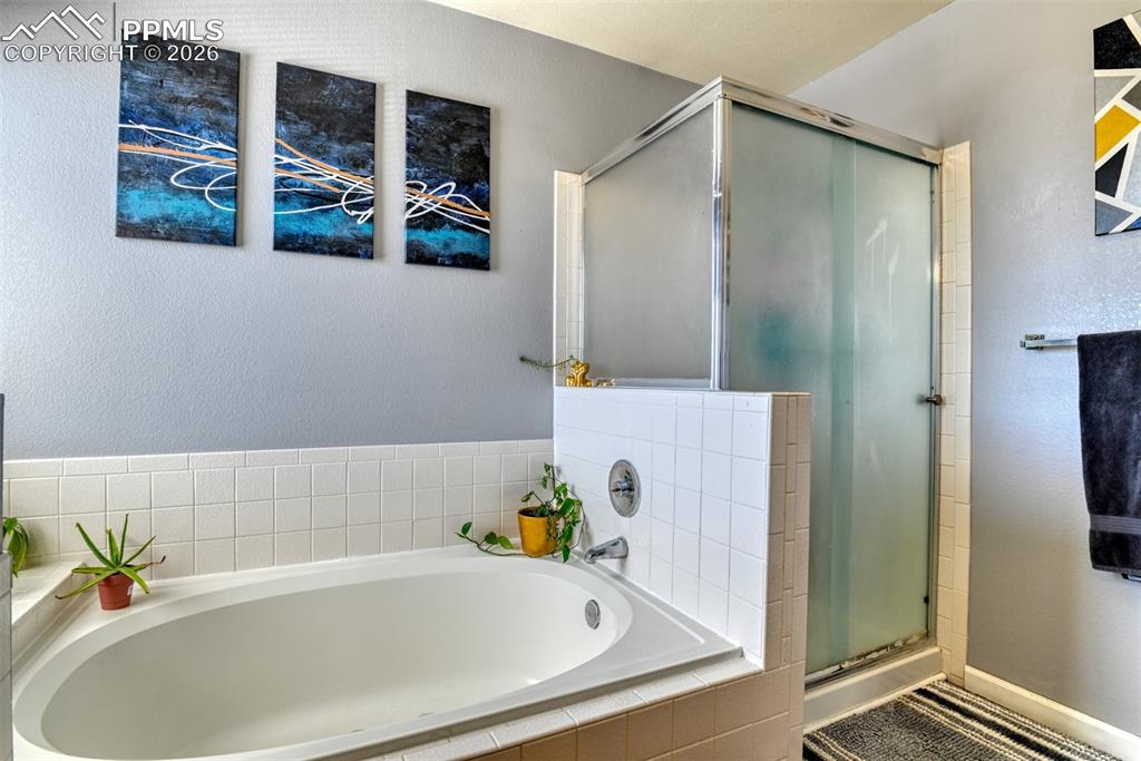 Image 29 of 49: Bathroom