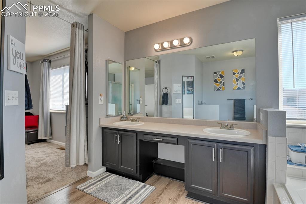 Image 30 of 49: Bathroom