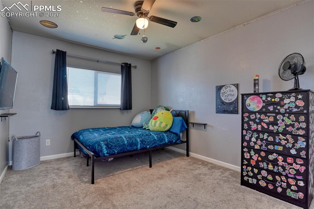 Image 33 of 49: Bedroom