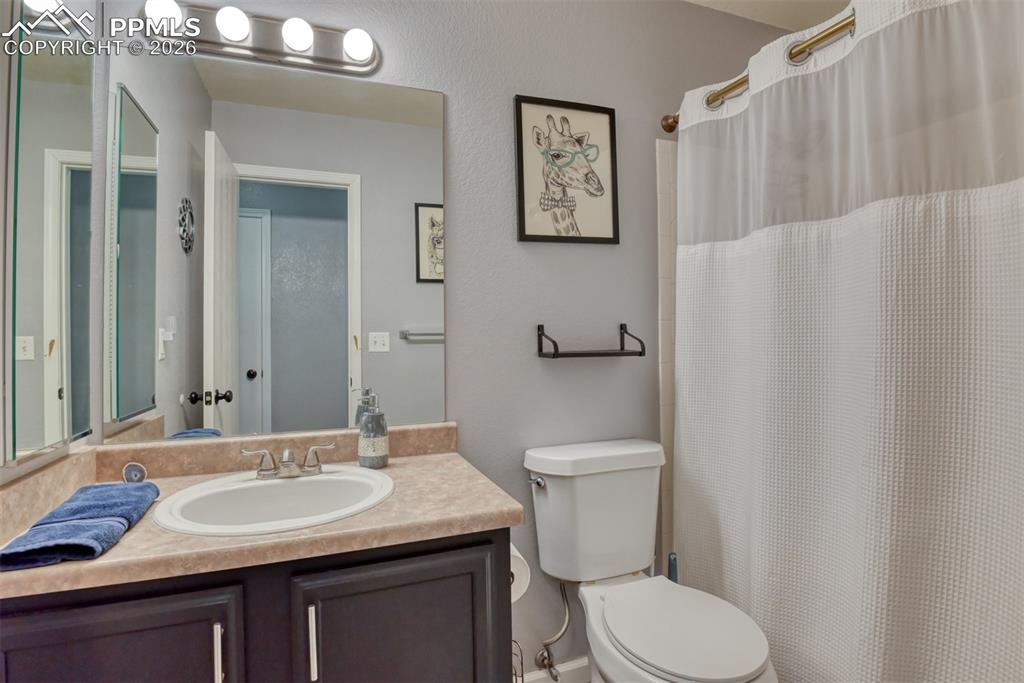 Image 36 of 49: Bathroom