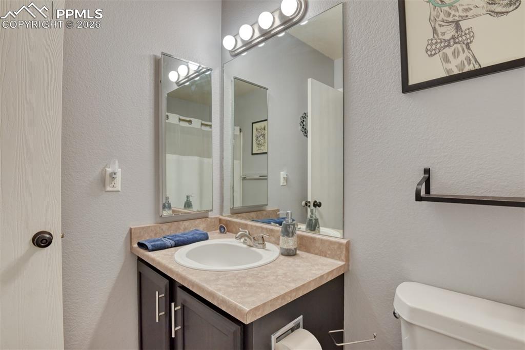 Image 37 of 49: Bathroom